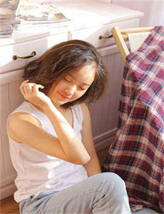 《人妻秘书汗と接吻に満ちた视频-色戒未删减版电影 下载》