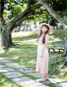 《美女尿急-俄罗斯13女女破苞视频》